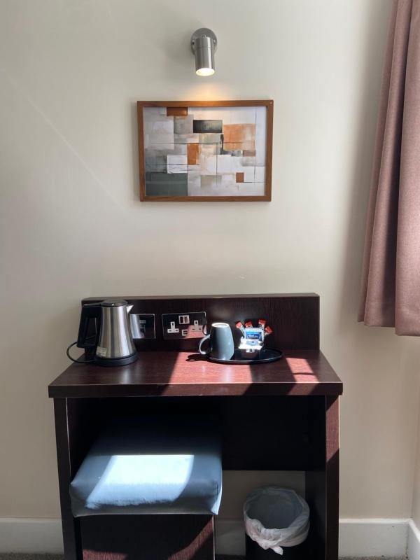 Double Room image 3
