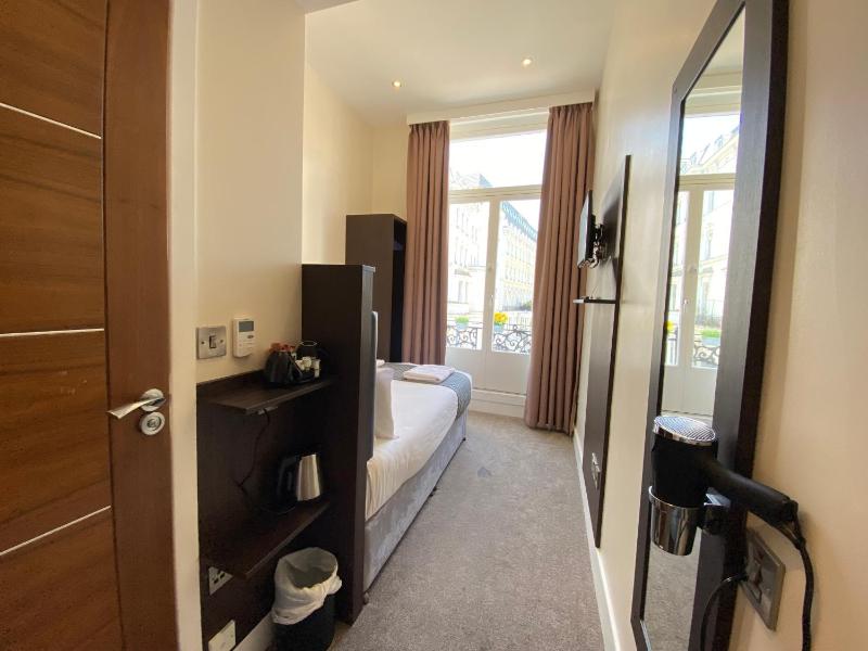 Double Room image 2