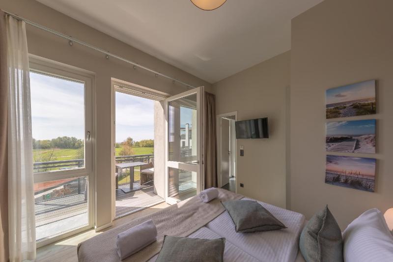 2-Zimmer Ferienwohnung Sonnengott zwischen Ostsee und Bodden mit Süd- und Westbalkon - image 19
