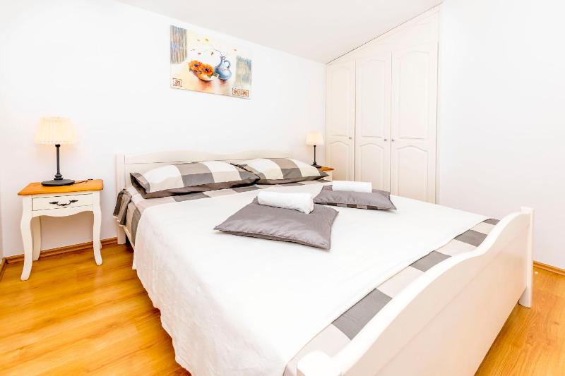 Apartments Marina - image 7