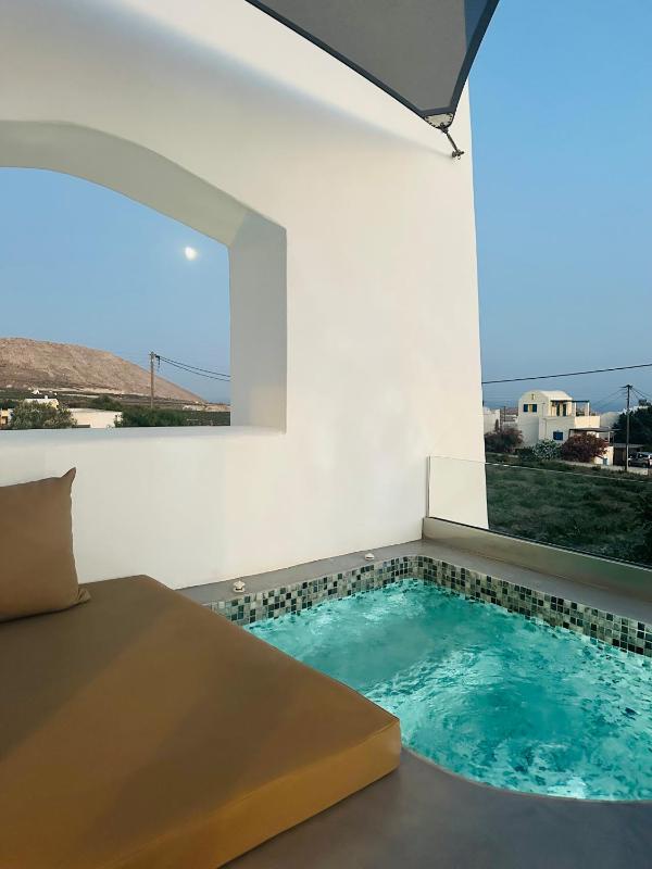 Junior Suite with Outdoor Hot Tub image 1