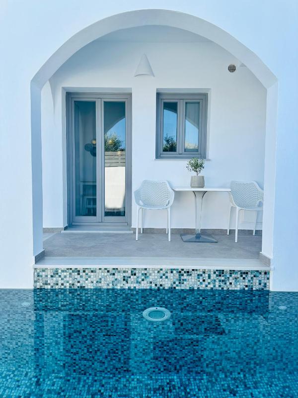 Suite with Private Pool image 1