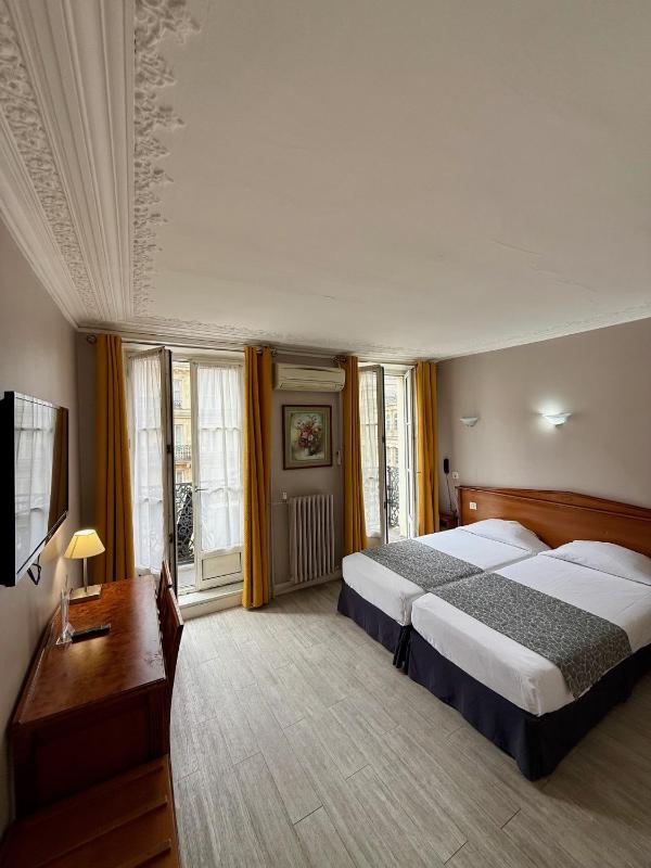 Superior Twin Room image 1