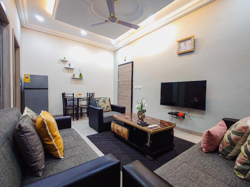 Queens View Apartment - image 11