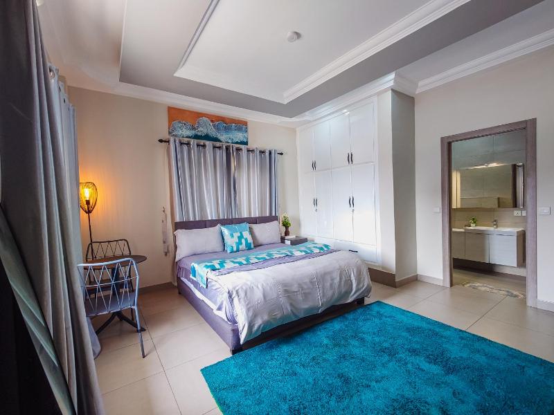 Queens View Apartment - image 10