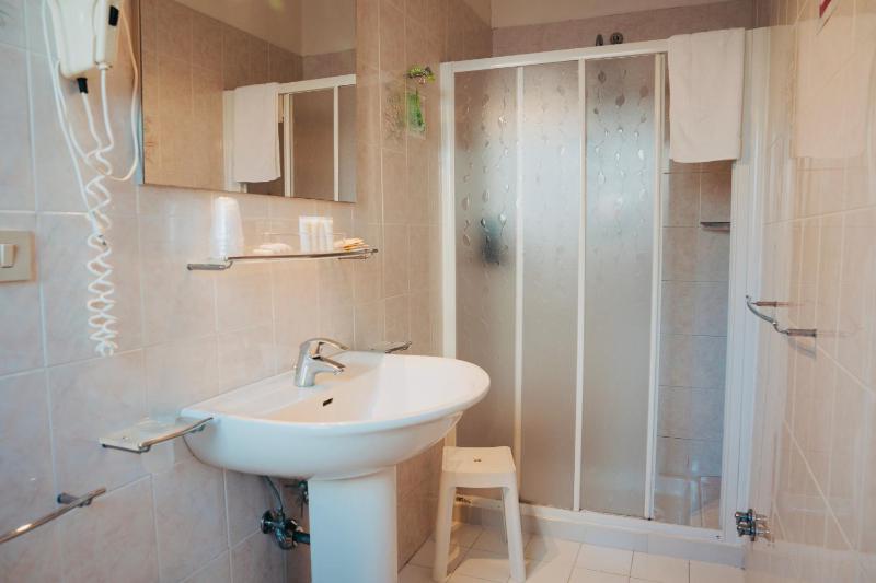 Triple Room with Balcony image 2