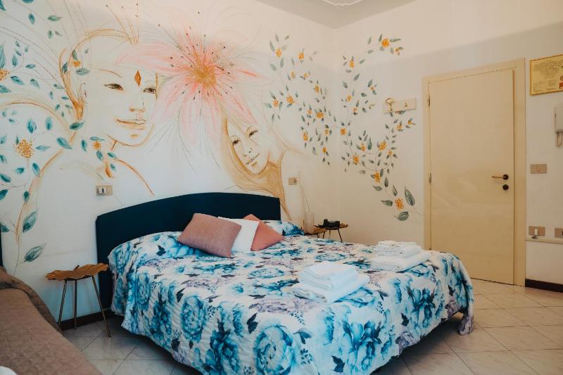 Triple Room with Balcony image 1