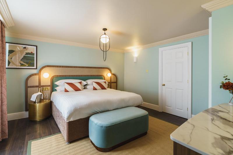 Classic Double or Twin Room image 4