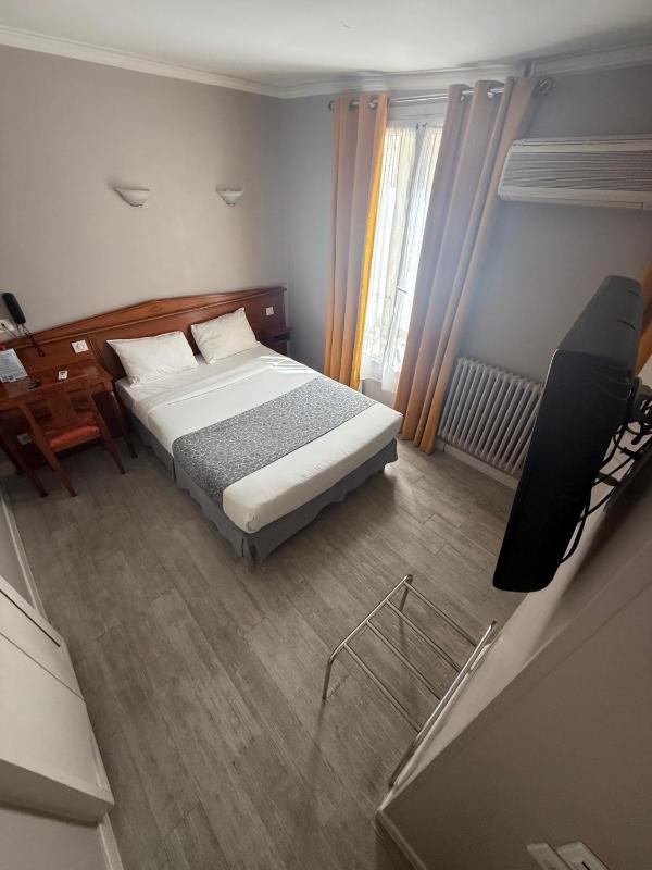 Double Room image 4