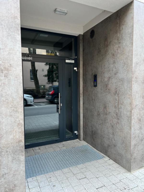 APARTAMENT DISCReeT SLeeP iN CITY CENTER PARKING GARAŻ KOZIA KIELCE - image 21
