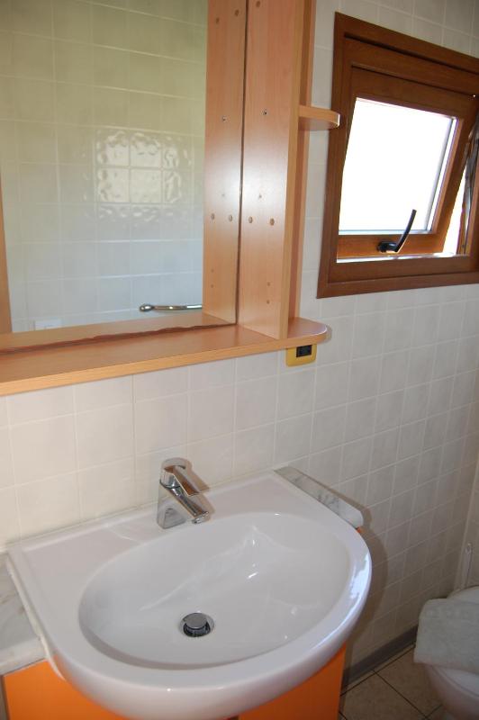 Mobile Home (3 Adults) image 4