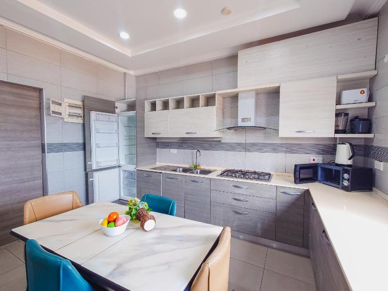Royal View Apartment - image 8