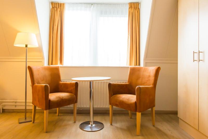 Large Double or Twin Room image 3