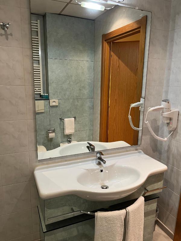 Single Room image 2