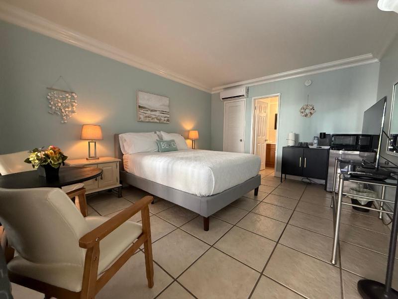 Beach Aqualina Apartments - image 10