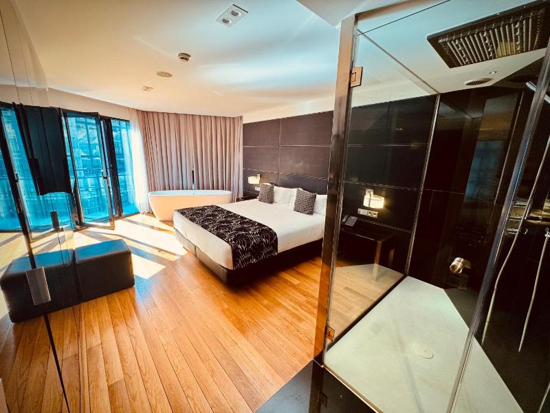 Executive Suite image 4