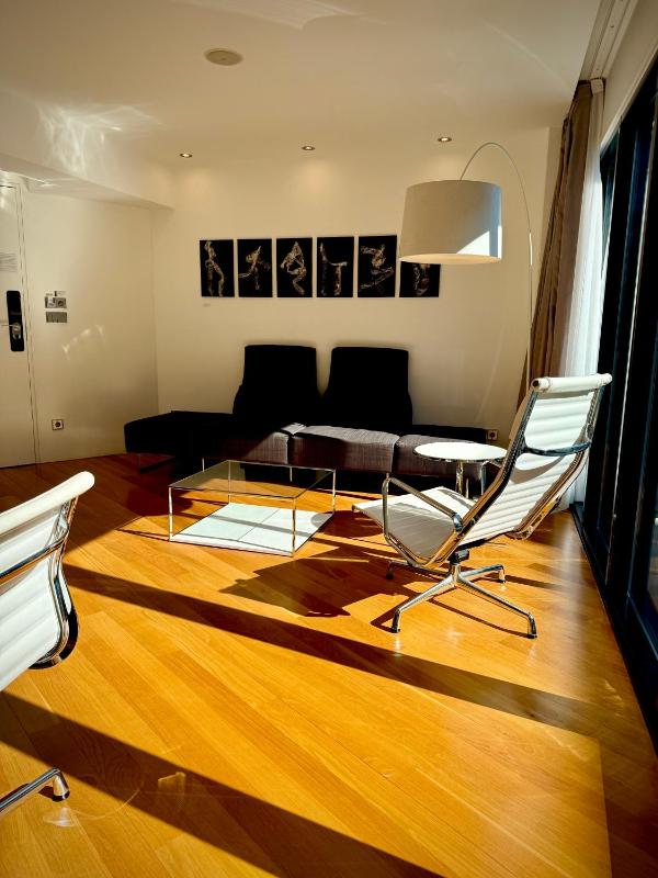Executive Suite image 2