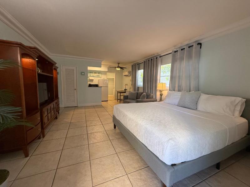 Beach Aqualina Apartments - image 35