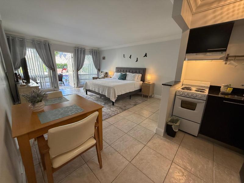 Beach Aqualina Apartments - image 12