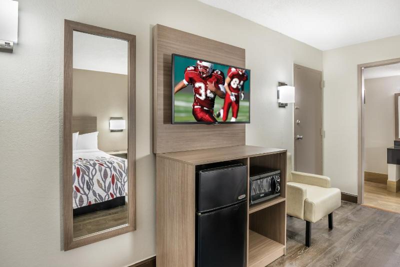 Deluxe Room with Two Double Beds Smoking image 1