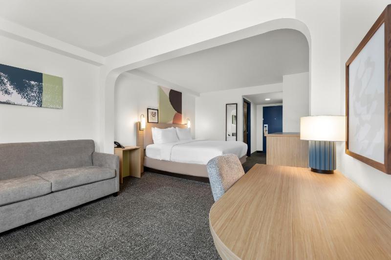 King Room with Sofa image 3