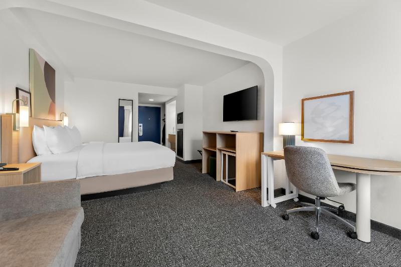 King Room with Sofa image 4