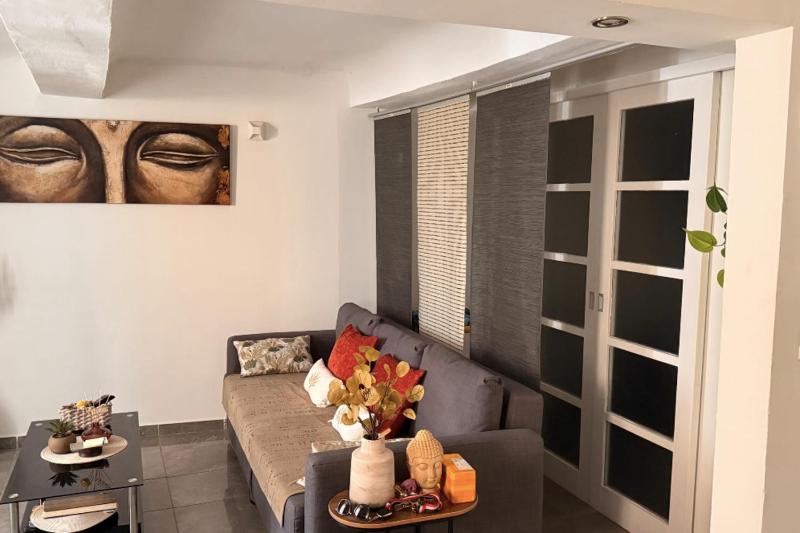 Bright apartment in the heart of Hyères - image 11