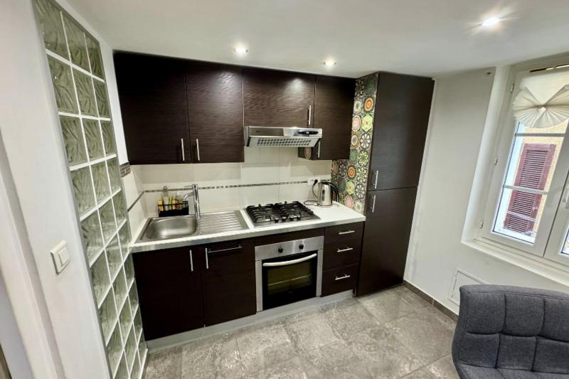 Bright apartment in the heart of Hyères - image 2