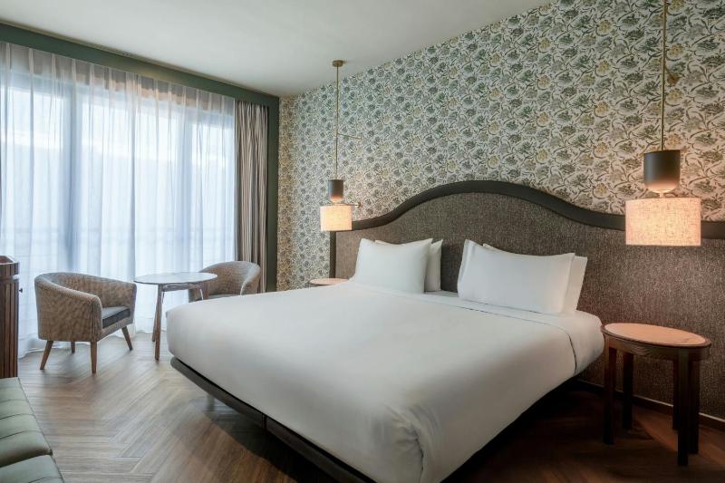 Standard room, Guest room, 1 King image 1