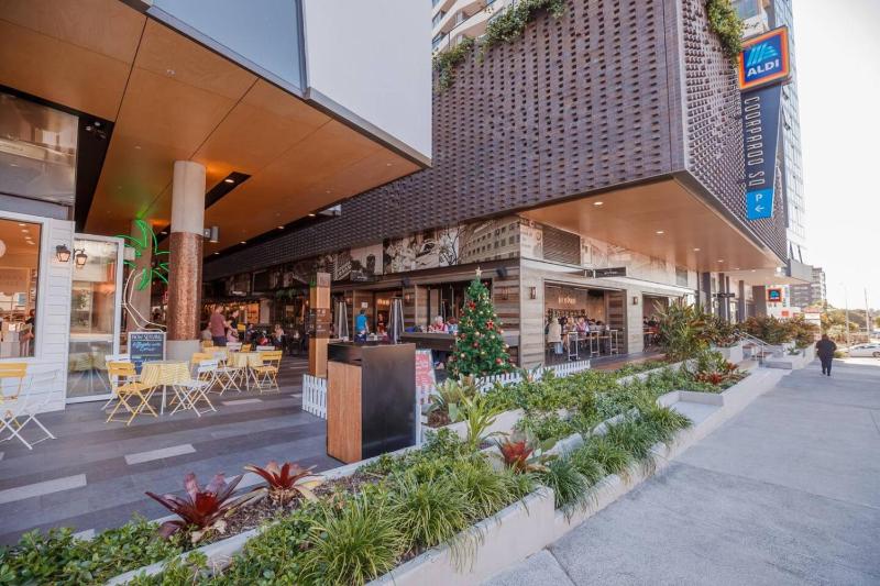 Stylish 4Bedroom Stay Outdoor Dining and City Access - image 11