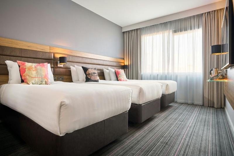 Moxy Sleeper Triple, Guest room, 3 Twin/Single Bed(s) image 1