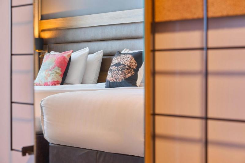 Moxy Sleeper Triple, Guest room, 3 Twin/Single Bed(s) image 2