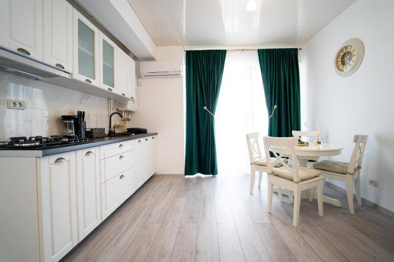 509 B2 ALMAR LUXURY RESIDENCE-Renting Apartments & Free Pool - image 7