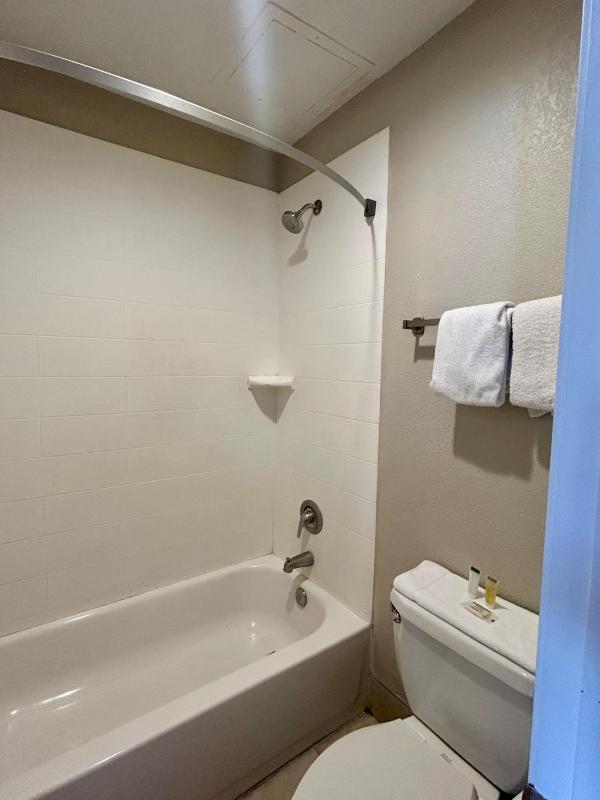 King Room - Non-Smoking image 2