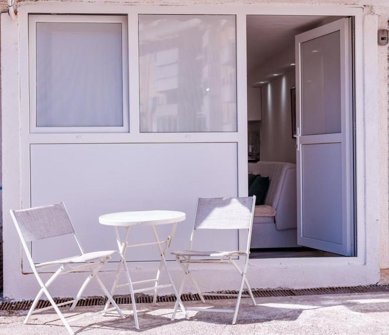 Mia Studio Apartment - image 11