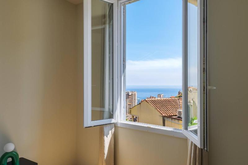 Elegant 2 pieces avec vue mer aux portes de Monaco - image 7