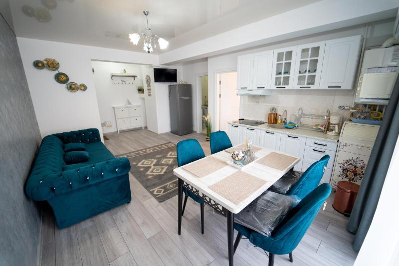 109 B2 ALMAR LUXURY RESIDENCE-Renting Apartments & Free Pool - image 8