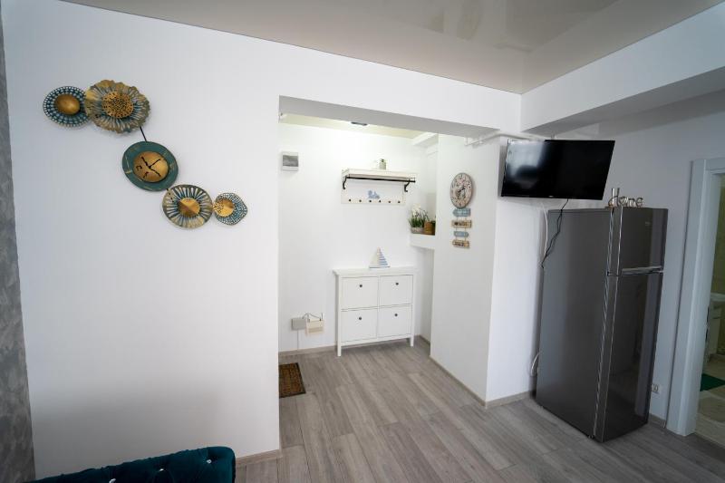 109 B2 ALMAR LUXURY RESIDENCE-Renting Apartments & Free Pool - image 6