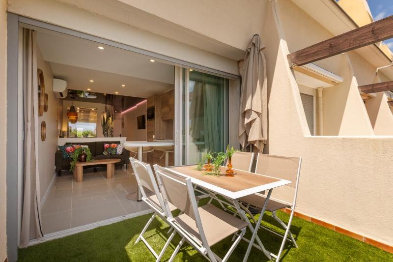 Lagoon - Modern Apartment with Private Terrace in the Cap dAgde - image 2