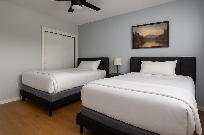 Basic Double Room image 3