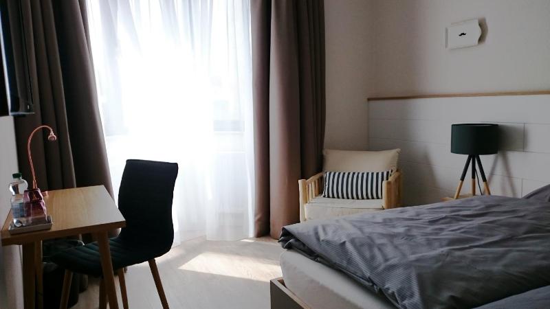 Double Room image 3
