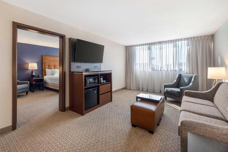 King Suite with Sofa Bed image 3