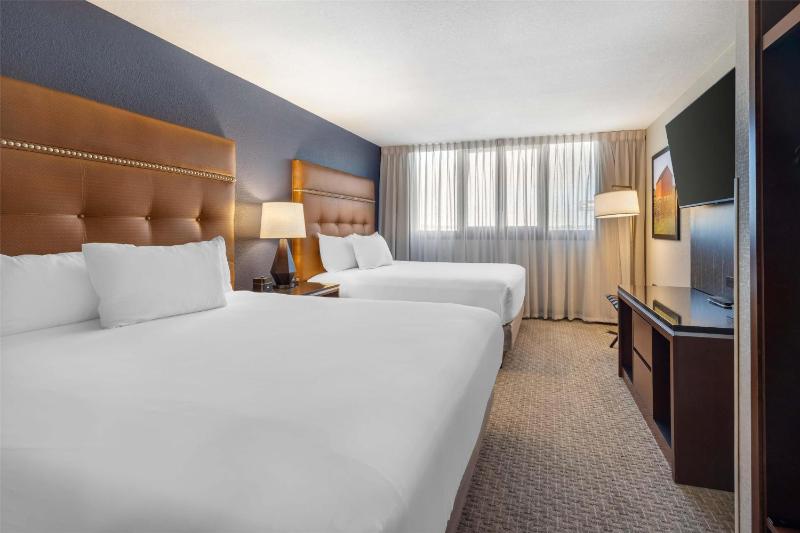 Queen Suite with Two Queen Beds image 3