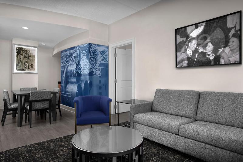 King Suite with Lake View image 4