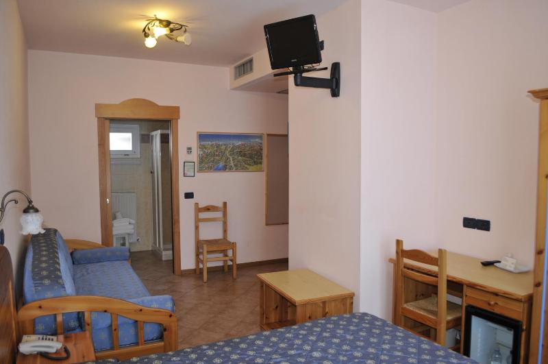 Quadruple Room image 3