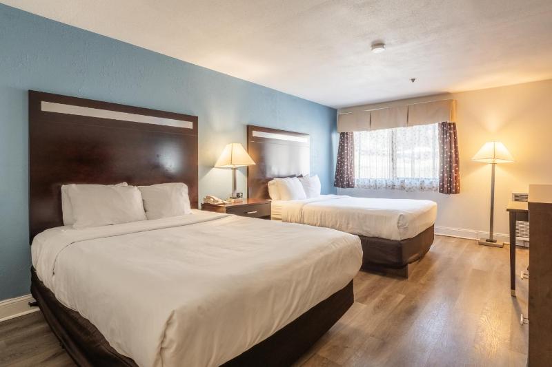Standard Room, 2 Queen Beds, Non-Smoking image 4