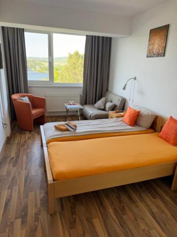 Double Room with Lake View image 4