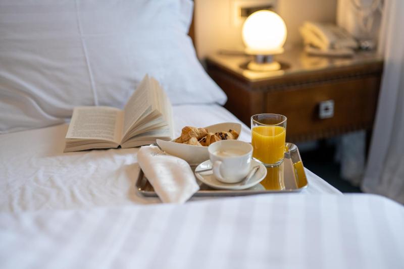 Deluxe Double or Twin Room with City View - Ground Floor image 4