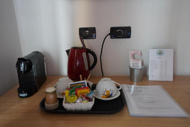 Double Room with Balcony image 3