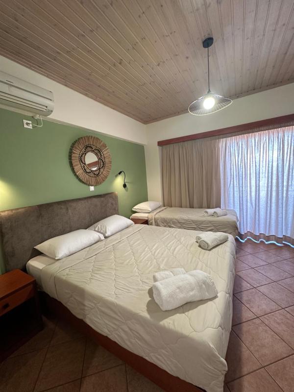 Double Room with Extra Bed image 4